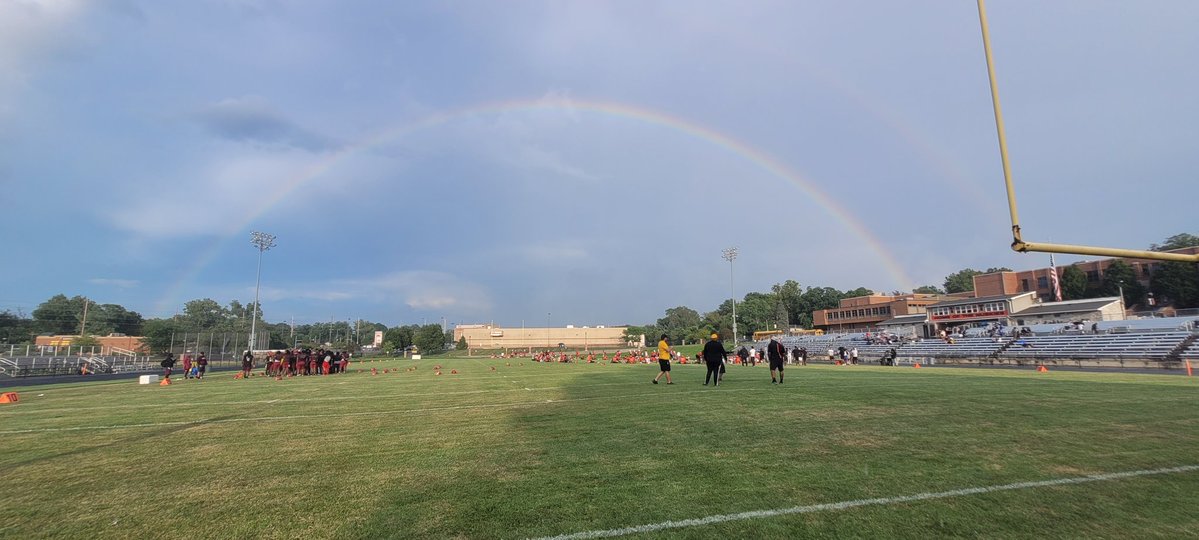 pHalfacre_STL's tweet image. A little bit of rain didn't stop a little 5-team scrimmage here at Ritenour