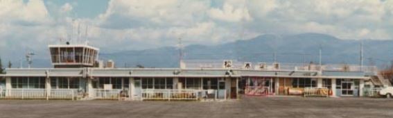 MMJ_shinsyu's tweet image. #今日は何の日 🗓️

#松本空港 は
昭和40年7月16日の供用開始から
60年を迎えました✈️
（ジェット化開港は平成6年7月26日）

翌年8月に「アルプス空の旅」として
東亜航空による大阪～松本間の
観光臨時便が就航しました🏔️
pref.nagano.lg.jp/airport/kurash…