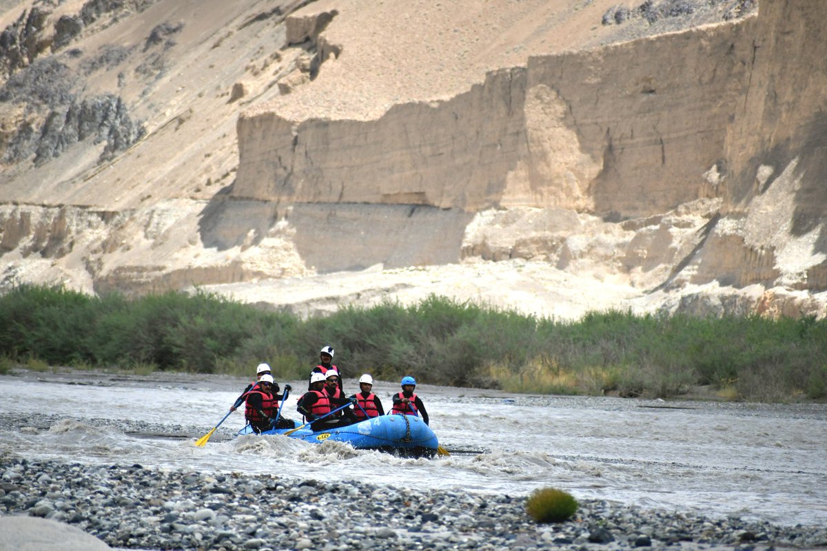 firefurycorps's tweet image. White Water Rafting: Ladakh

Altitude Meets Gratitude at Top of the World

Fire and Fury Corps paddled into history, displaying #extraordinary fortitude, by challenging rapids higher than ever before in the mighty &amp;amp; unforgiving #Shyok River @14,500 Ft to honour the gallant…