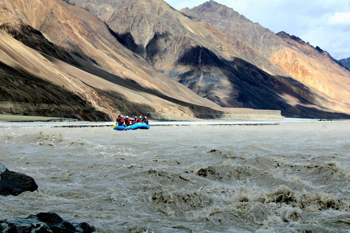 firefurycorps's tweet image. White Water Rafting: Ladakh

Altitude Meets Gratitude at Top of the World

Fire and Fury Corps paddled into history, displaying #extraordinary fortitude, by challenging rapids higher than ever before in the mighty &amp;amp; unforgiving #Shyok River @14,500 Ft to honour the gallant…