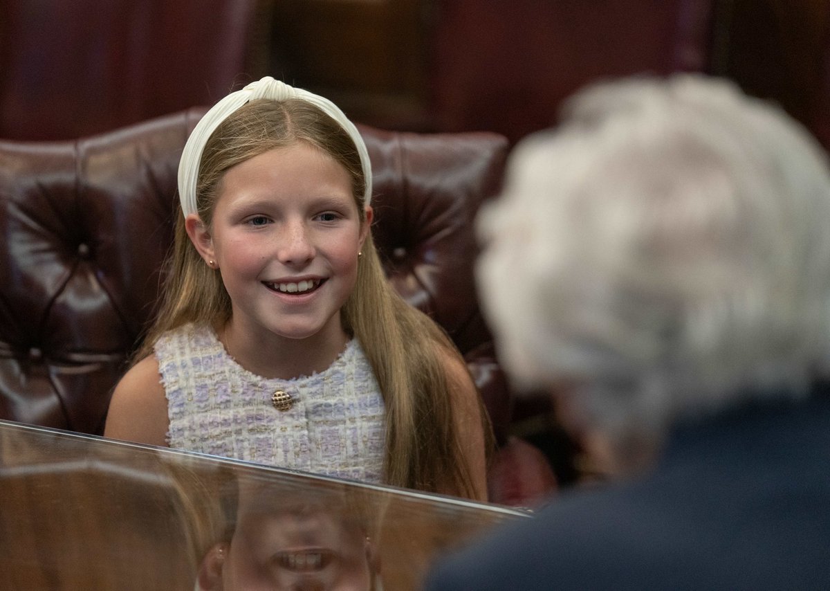 GovernorKayIvey's tweet image. Yesterday, I had the pleasure of bringing young Alabamian Griffyn Towe of Tuscaloosa to my office for a sit-down discussion. We talked Alabama history, school and her goals for the future that involve public service.
Y’all watch out for Griffyn — she’s going places! #alpolitics