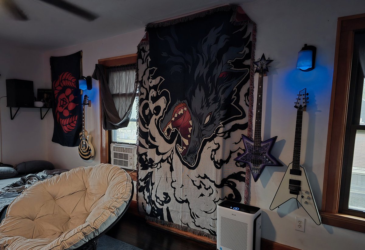 frostbiterbooty's tweet image. Check out @YippYappWear this blanket is huge!! They are making some really cool stuff!