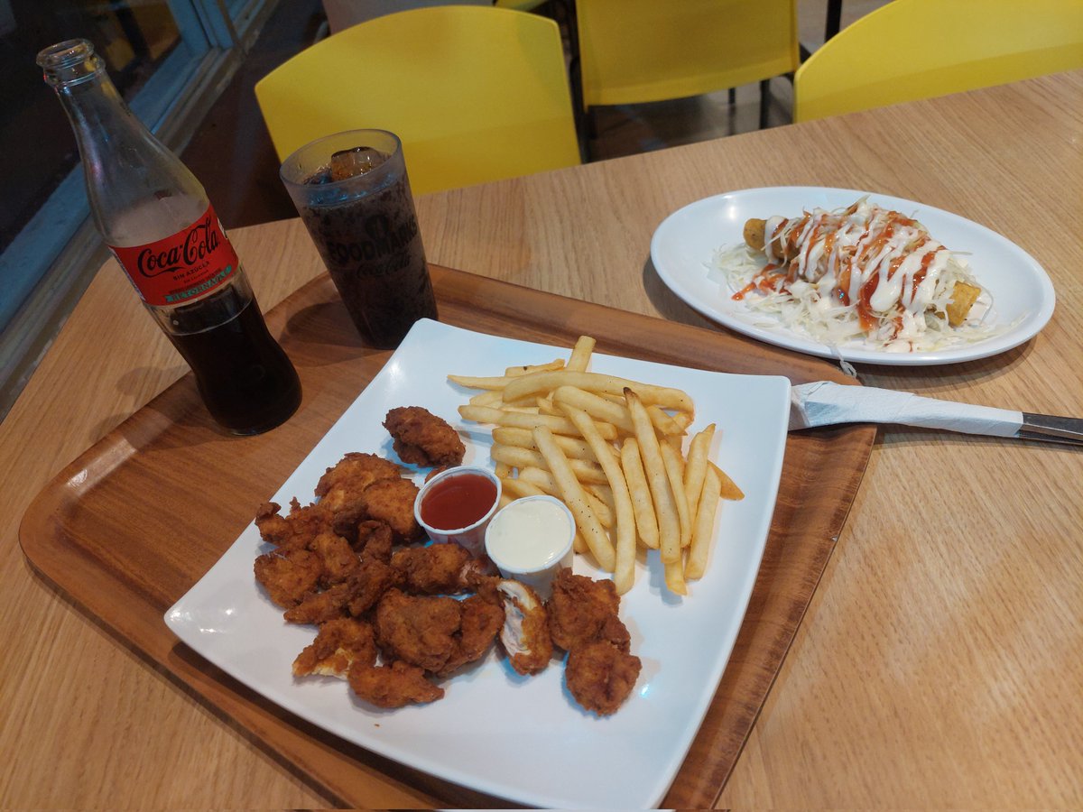 Gouki_CR's tweet image. Cenando antes del Juego 4️⃣

Cc: @jomugil @andresf1984 

#FinalCR 🏆🏀🇨🇷