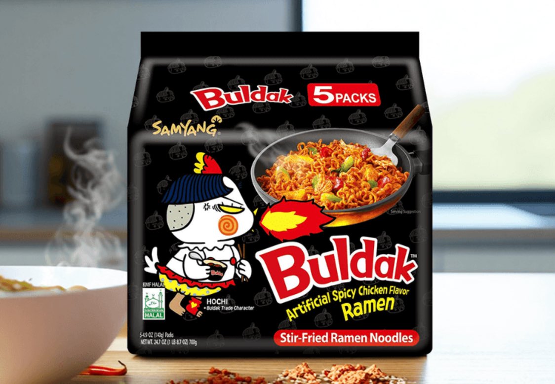 꼬북칩은 Turtle chips 고
새우깡은 Shrimp flavored crakers 지만
불닭은 영어 한글자도 안들어간 한글인데 그대로 Buldak 이라서 너무 마음에 듦
맛있으니까 미국에서도 고유명사 되겠지 하는
개멋진 자신감