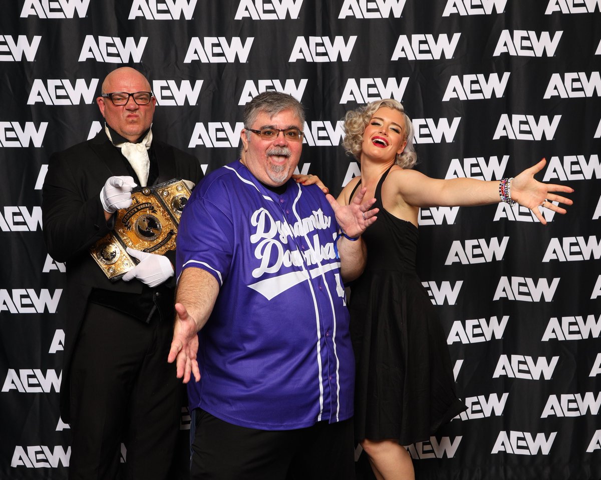 Myndrunner's tweet image. So hard to pick just 4, but here are my TOP 4 favorite photos from @starrcast in #AEWAllInTexas - @AEW was so much fun and the talent are so real! @ItsMeDeb #StarrcastTexas