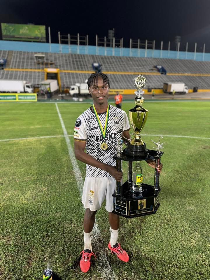 DannyBeegie's tweet image. BREAKING: Reggae Boyz forward Jalmaro Calvin set to join Scottish Premiership club St. Mirren from Cavalier FC.
The 22 year old will join countryman Richard King who made the move in June.
Calvin, who scored 21 goals in the JPL last season, is awaiting his work permit.