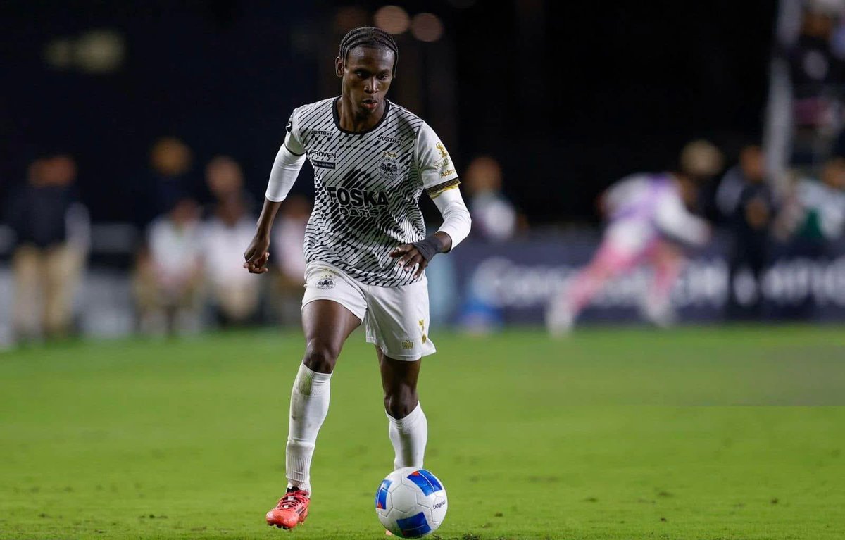 DannyBeegie's tweet image. BREAKING: Reggae Boyz forward Jalmaro Calvin set to join Scottish Premiership club St. Mirren from Cavalier FC.
The 22 year old will join countryman Richard King who made the move in June.
Calvin, who scored 21 goals in the JPL last season, is awaiting his work permit.