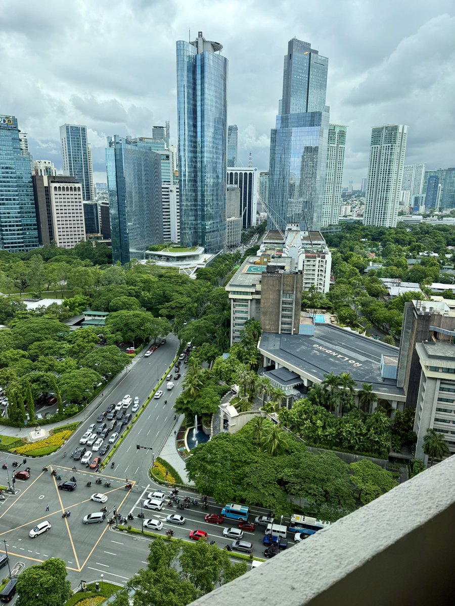 StephenHamlet1's tweet photo. Fourth & final stop on @RussellBedford #CEO #Asia tour of 2025. Arrived last night in #Manila #Philippines. Country #72 for me! Later today I visit our local office and tomorrow starts our #AsiaPacific conference. Can’t wait to meet everyone! #buildingrelations #globalnetwork https://t.co/X9SqqWaOCy