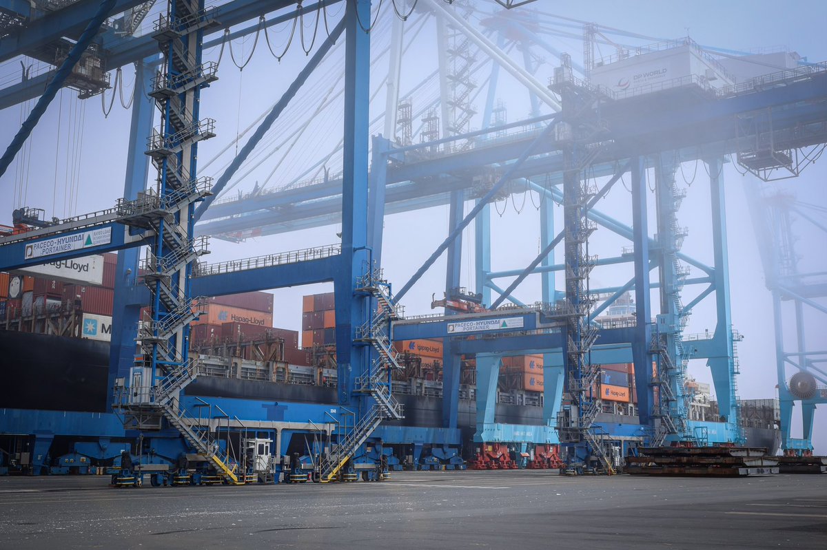 cafreeland's tweet image. Heureuse d’être à @PortSaintJohn avec Wayne Long aujourd’hui. Alors que notre gouvernement investit dans des infrastructures d’édification de la nation, le port jouera un rôle central dans le renforcement et la diversification des corridors commerciaux du Canada—un moteur…