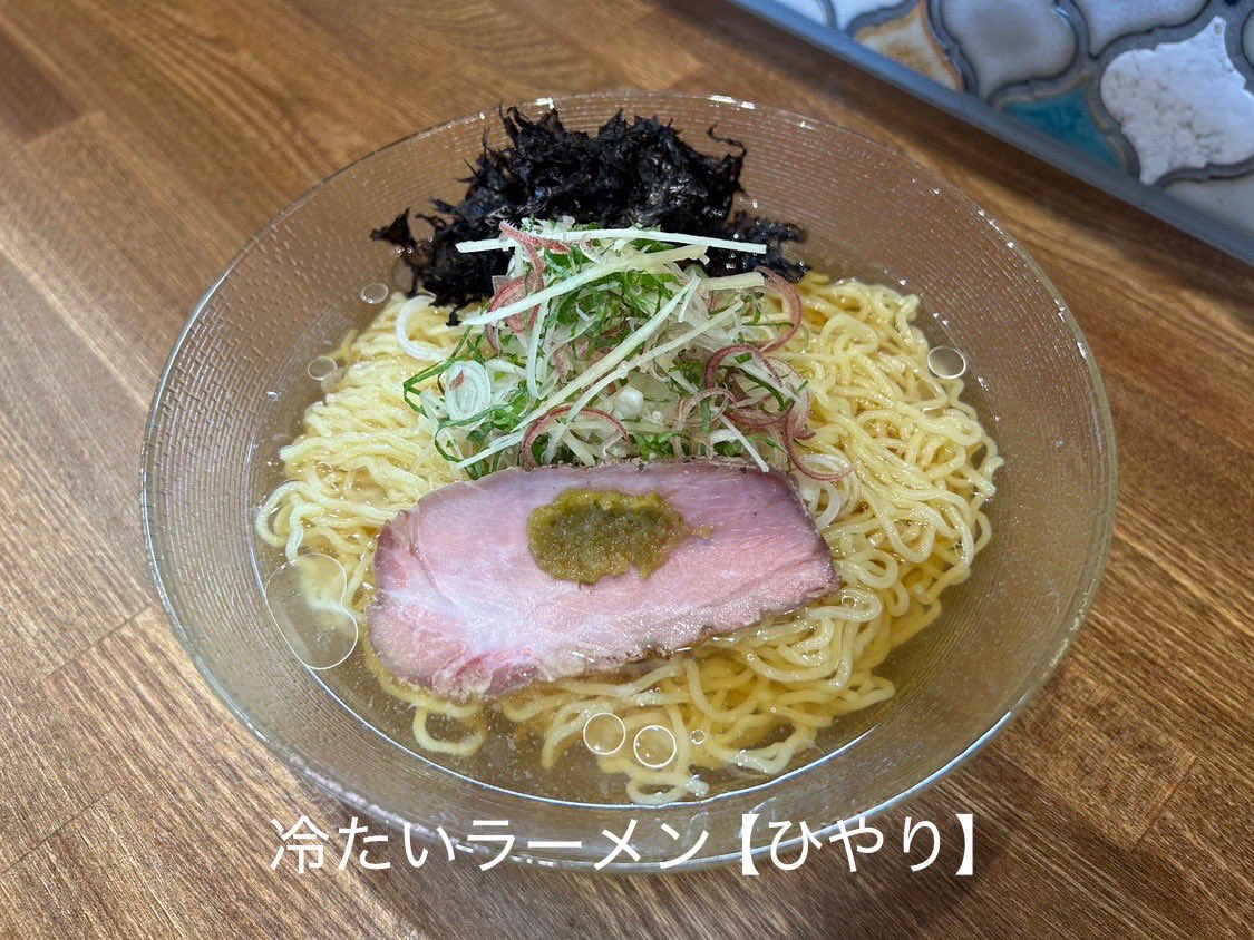 ramen_iduru's tweet image. おはようございます🌞
【ラーメンいづる】です🍜
今週は水曜から営業開始です🈺
10時開店です!!
限定メニューありますので写真に
貼っておきます!
雨が降ったり止んだりで変な天気の店舗周辺です!足元気をつけてご来店ください!
本日もお待ちしてます!