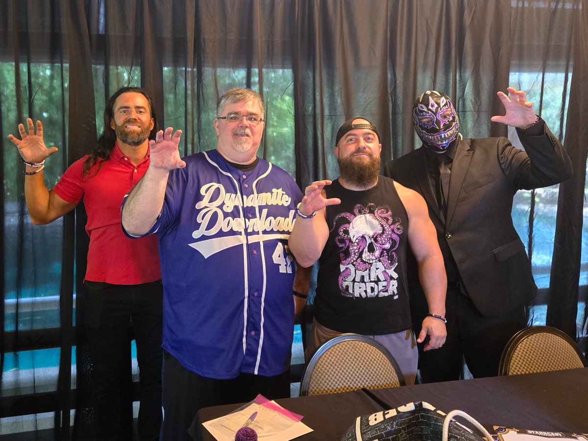 Myndrunner's tweet image. So hard to pick just 4, but here are my TOP 4 favorite photos from @starrcast in #AEWAllInTexas - @AEW was so much fun and the talent are so real! @ItsMeDeb #StarrcastTexas