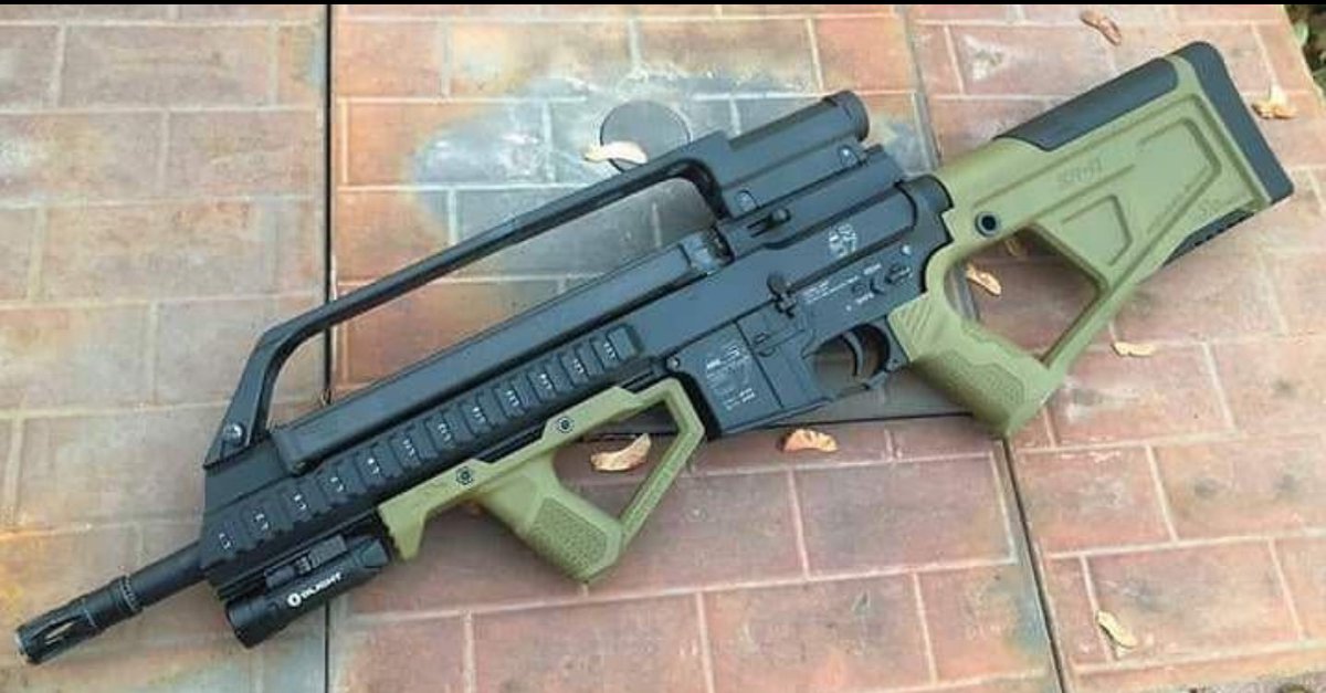 BangSwitch5000's tweet image. Reddit made another Halo gun…I kinda love it. Impractical, yup. Reloads? Never heard of her…but does it look fun…yup