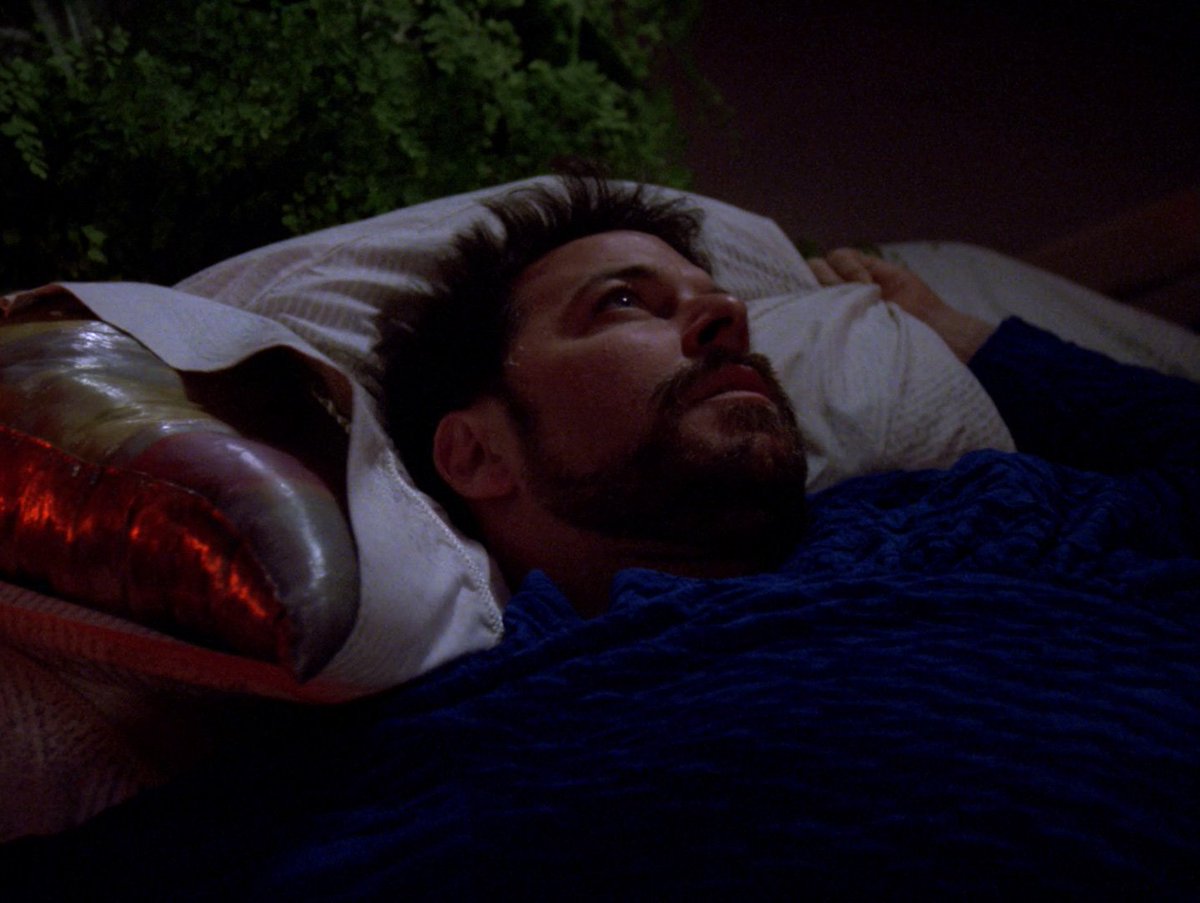 JanelleWaz's tweet photo. A visual representation of insomnia. #TNG #Schisms #allstartrek https://t.co/XjwqnR6rxo