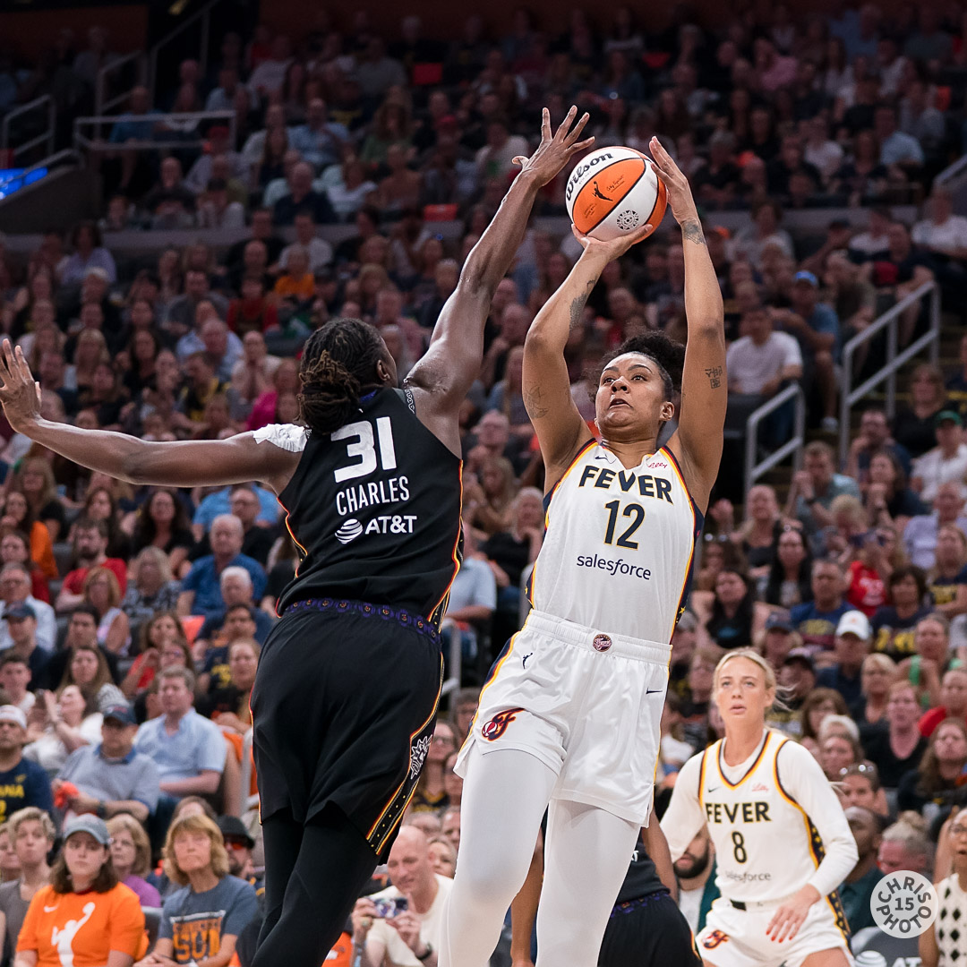 chrisphoto15's tweet image. At the half the @IndianaFever lead the @ConnecticutSun 44-42. Tune in for the second half