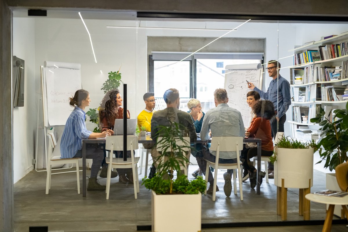 CWStateFarm's tweet image. Discover essential strategies for building a successful small business team that fosters effective collaboration. Learn how to enhance communication, boost morale, and drive productivity in your organization. st8.fm/3GoCT0m