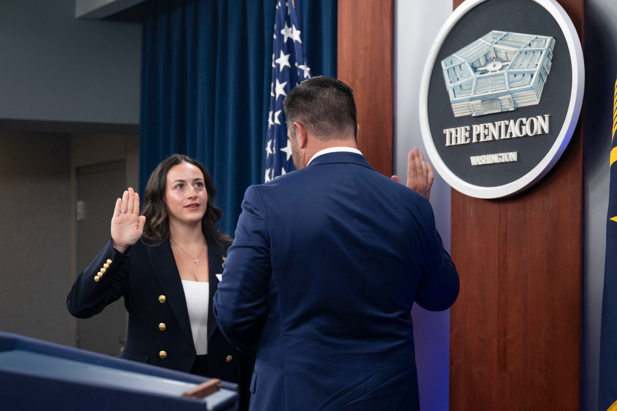 DaniCangianoDOD's tweet image. Yesterday, I was sworn in as Assistant Press Secretary at the @DeptofDefense. It鈥檚 the greatest honor of my life to serve this nation under the leadership of @SecDef and @POTUS .
I am so grateful and humbled beyond words. I will give it my all for America! 馃嚭馃嚫