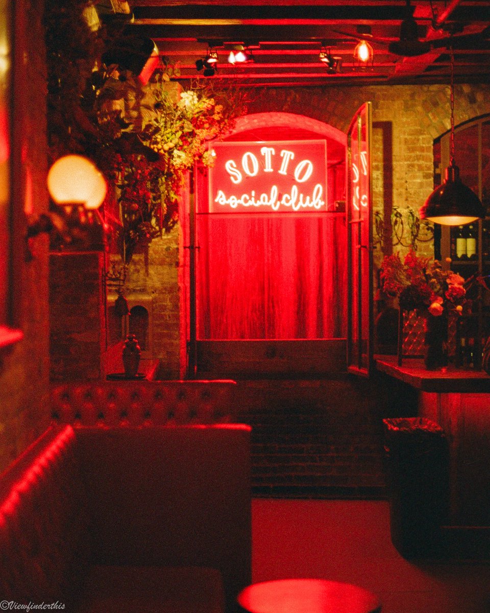 viewfinderthis's tweet photo. Late Nights in New York City 🎞️ https://t.co/pt2hrbJBfB