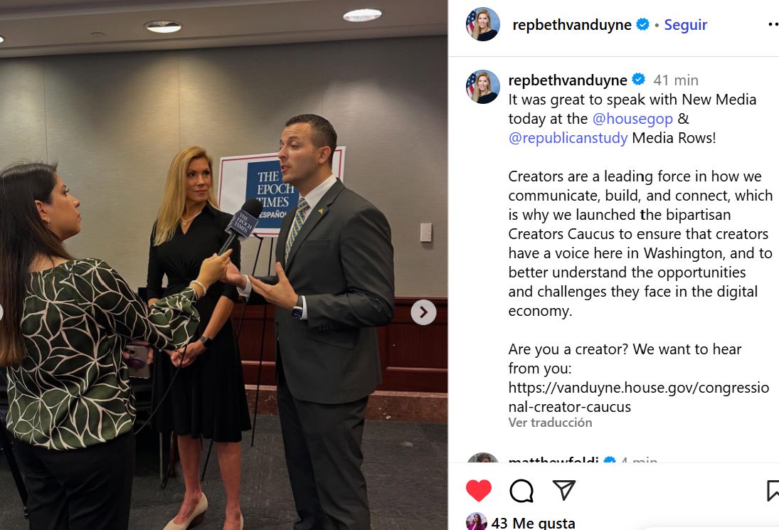 The Epoch Times Español (@epochtimeses) on Twitter photo 📸 La congresista <a href="/RepBethVanDuyne/">Congresswoman Beth Van Duyne</a> compartió esta imagen junto a nuestra host <a href="/pachivalencia/">Pachi Valencia</a> tras una entrevista exclusiva.
Espera la entrevista completa en @desdeelcapitolio por You Tube o Epoch TV.
#epochtv #epochtimes #EnExclusiva 📸 La congresista <a href="/RepBethVanDuyne/">Congresswoman Beth Van Duyne</a> compartió esta imagen junto a nuestra host <a href="/pachivalencia/">Pachi Valencia</a> tras una entrevista exclusiva.
Espera la entrevista completa en @desdeelcapitolio por You Tube o Epoch TV.
#epochtv #epochtimes #EnExclusiva