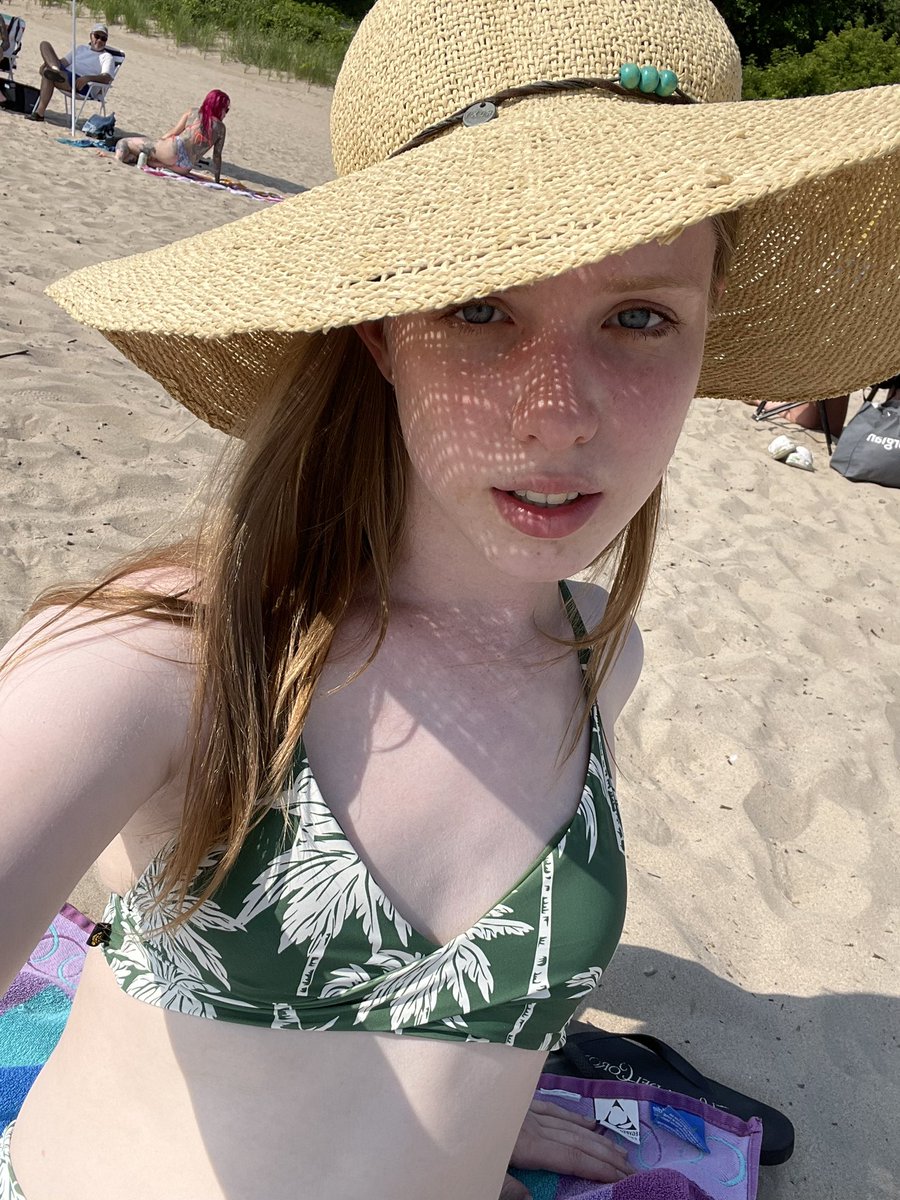 petal_nymph's tweet photo. no you can’t see my feet, they have sand on them…. https://t.co/GwMYZfGxEE
