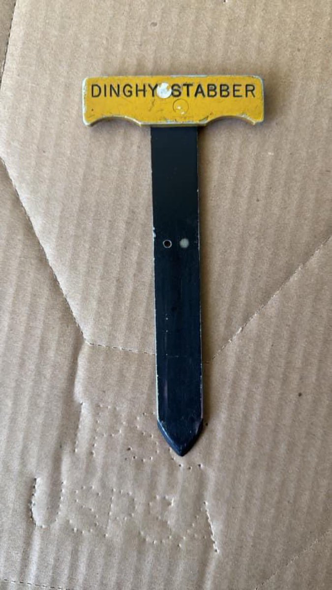 Habubrats71's tweet image. Mach 3+ Cowboys
The Blackbird’s survival kit included a very rare aluminum gun!
Yes, you read it right! The gun was made of aluminum to keep it lightweight.
My Father, Col Richard (Butch) Sheffield, former SR-71 Reconnaissance Systems Officer (RSO), told my husband, Rodney…
