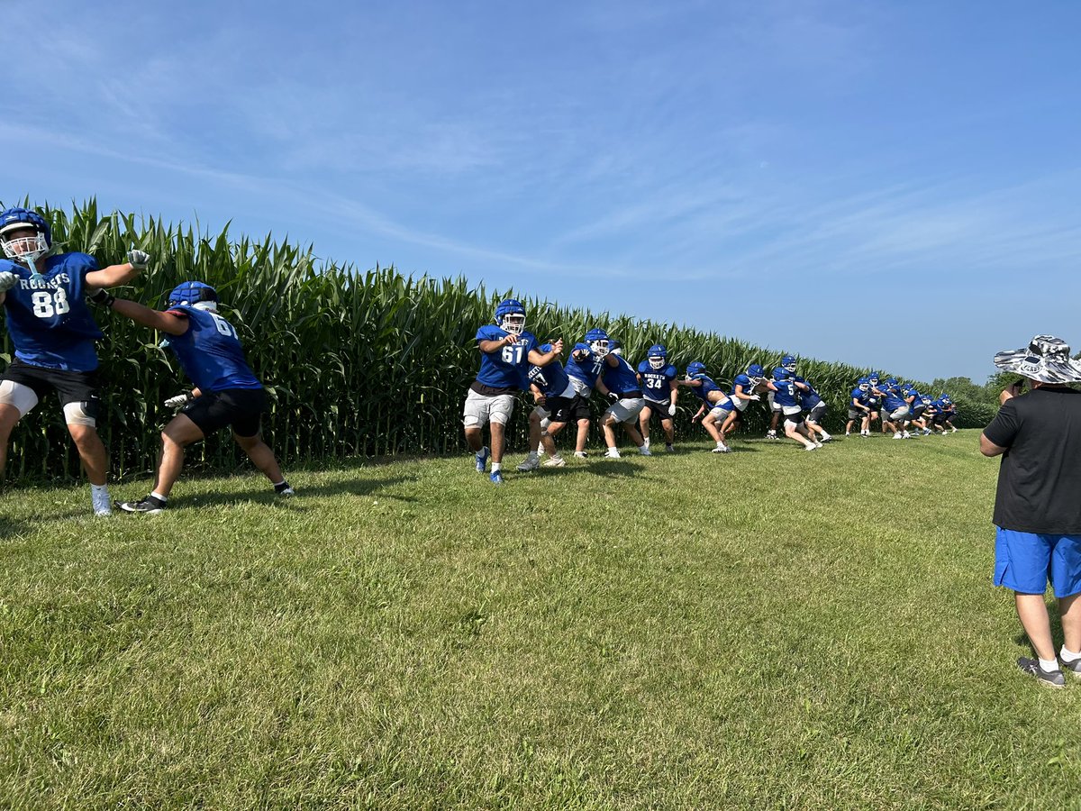 Brian Iossi (@coach_yos) on Twitter photo “Stay out of the corn!!!”
Use what you have when you’re working on staying at heel depth. One of my favorite drills that <a href="/CoachHultgren/">Eric Hultgren</a> runs when the 🌽 is standing! “Stay out of the corn!!!”
Use what you have when you’re working on staying at heel depth. One of my favorite drills that <a href="/CoachHultgren/">Eric Hultgren</a> runs when the 🌽 is standing!