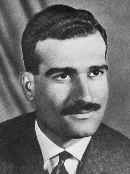 Do you know who worked for the Mossad?

Adopting the alias, Kamel Amin Thabet, Eli Cohen is widely considered to be Israel's greatest spy.

This is his story.

🧵1/25