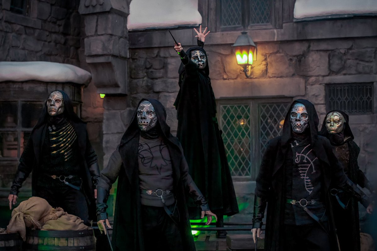 grimgrinningjen's tweet image. all I want is for the death eaters to return to HHN Hollywood 🐍