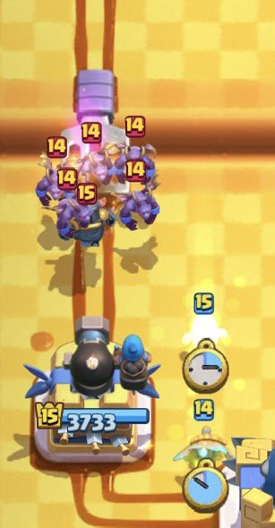 Mortar_CR's tweet image. What the hell why is this guy doing the Minion Horde Mini PEKKA combo in this day and age what fucking year is it