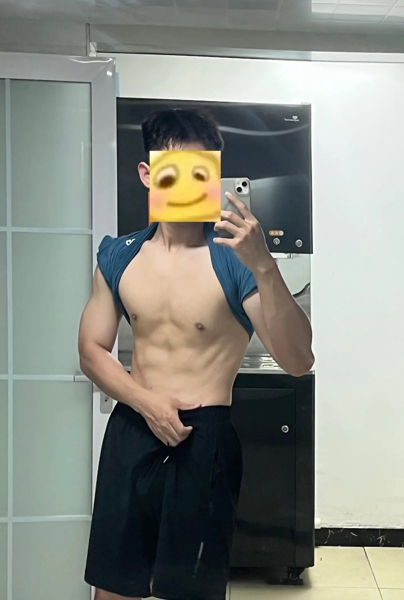 #腹肌体育生 #帅哥 #Top 呜呜呜呜半个月没练，回来恢复训练两天已经成这样了