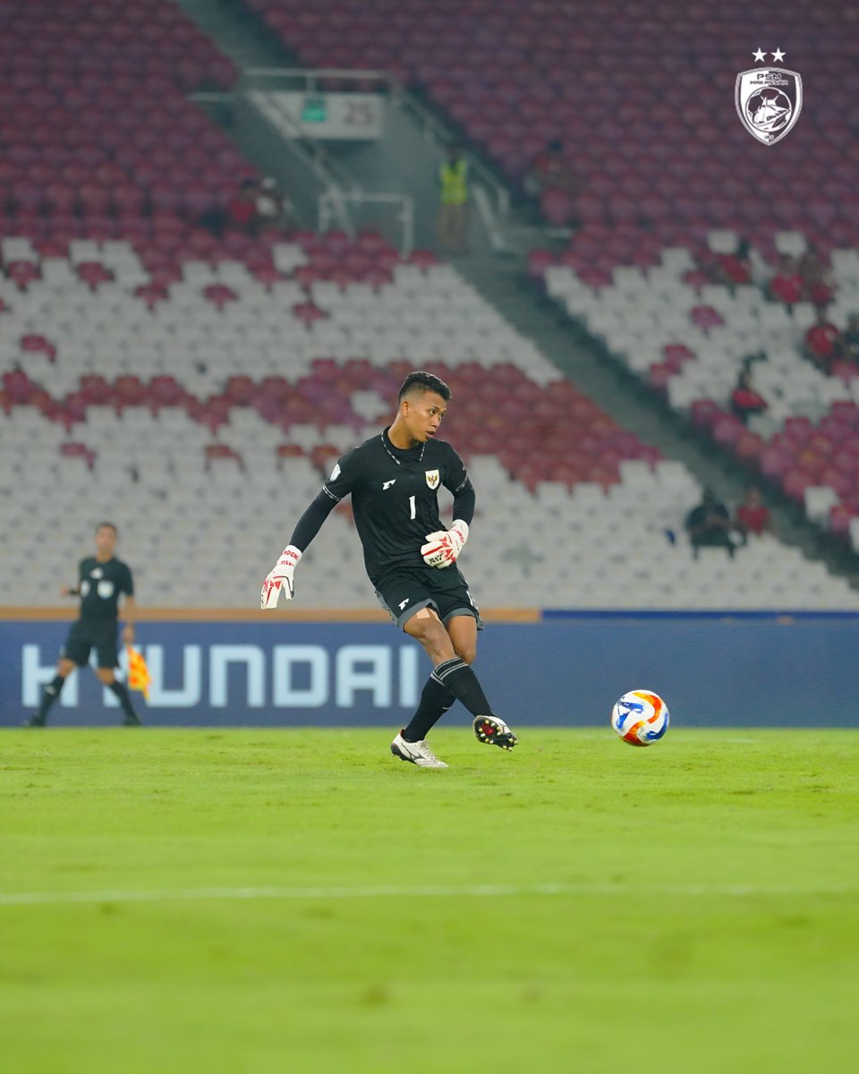 PSM_Makassar's tweet photo. Ardiansyah catatkan penampilan perdana untuk Timnas U-23 (15/7). ๐ฒ๐จ๐ฆ
Ian tampil sebagai starter dan berhasil menang telak atas Brunei 8-0 di laga perdana Timnas Indonesia pada ajang #ASEANU23Championship2025 tersebut.
๐ธ credit : @timnasindonesia
#EwakoPSM #EwakoIndonesia https://t.co/JT0bhG1pzl