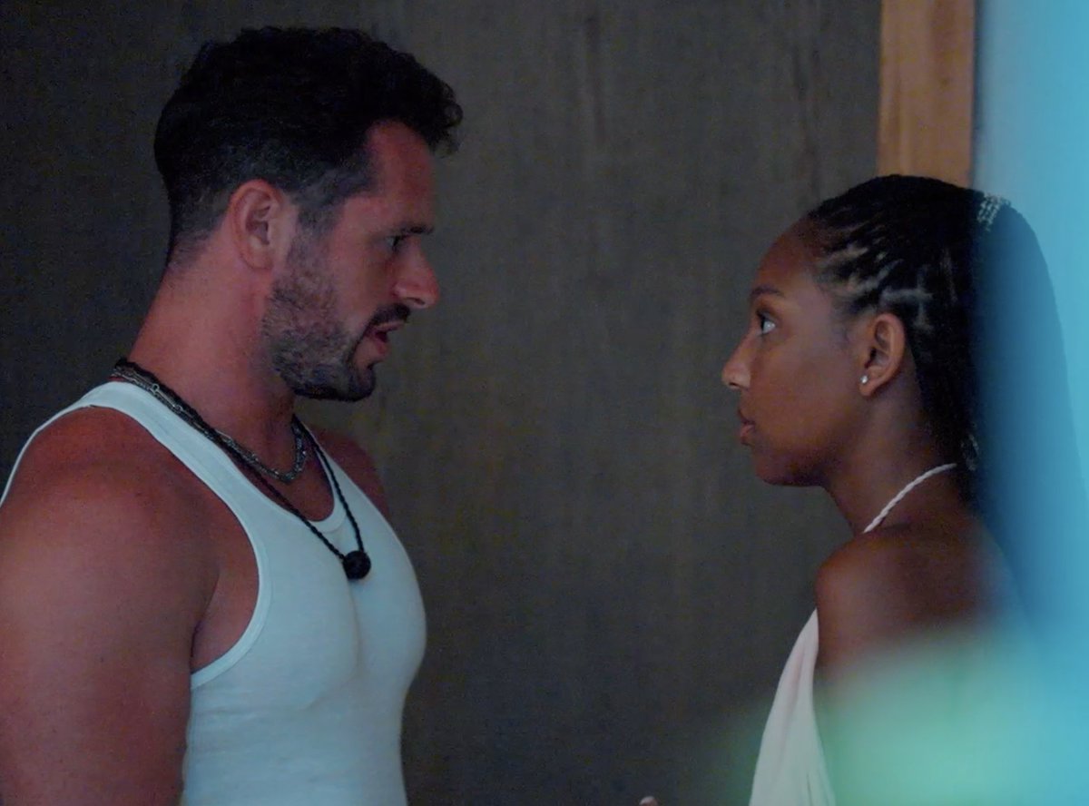 ShesAllBach's tweet image. "Did you just use me to get a rose?" Bro, literally every single man on this beach wants to give her a rose. #BachelorInParadise