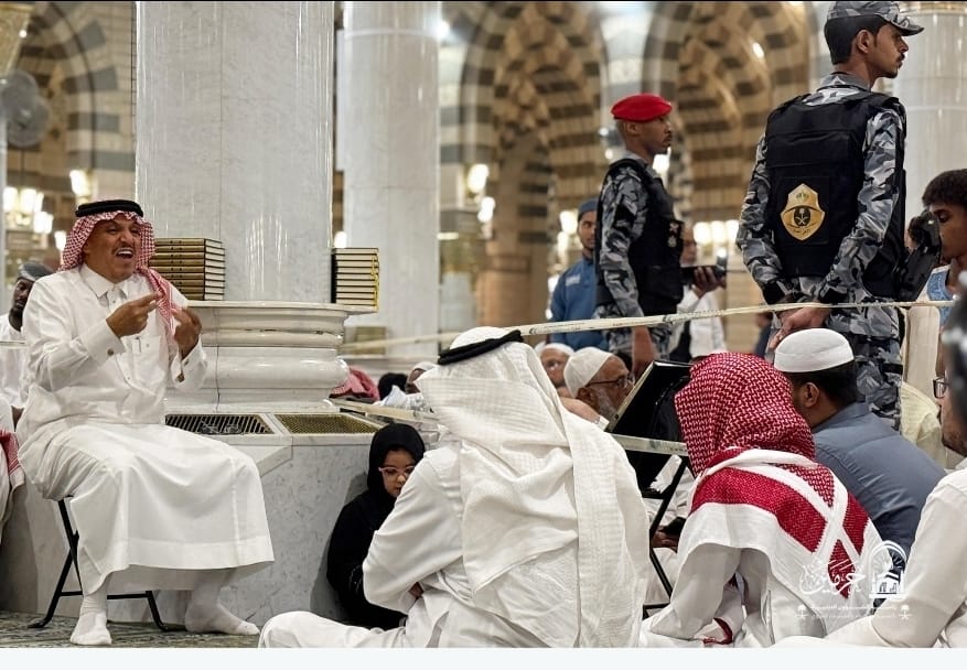 ألقى معالي رئيس الشؤون الدينية بالمسجد الحرام والمسجد النبوي، الشيخ أ.د عبدالرحمن بن عبدالعزيز السديس، اليوم الثلاثاء ٢٠/١/١٤٤٧ درسه الشهري في المسجد النبوي وسط حضور كثيف من تلامذة الشيخ وزوار المسجد النبوي، وكذلك شمل الحضور فئة من الصم والبكم الذين تابعوا الدرس من خلال الترجمة