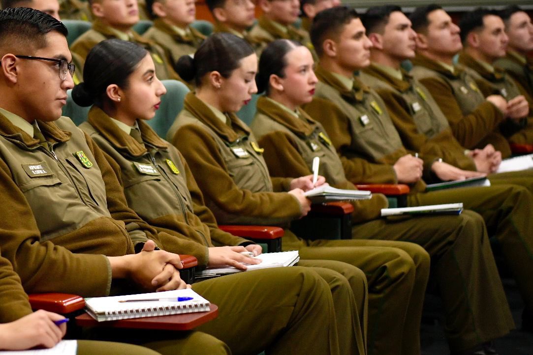 Hoy se dio inicio al ciclo de charlas informativas impartidas por el Instituto de Salud Pública de Chile (ISP), dirigidas a los Aspirantes a Oficial del Tercer Escuadrón, en el marco de la Práctica Policial IV que desarrollarán durante el segundo semestre.
.
.
#CarabinerosdeChile