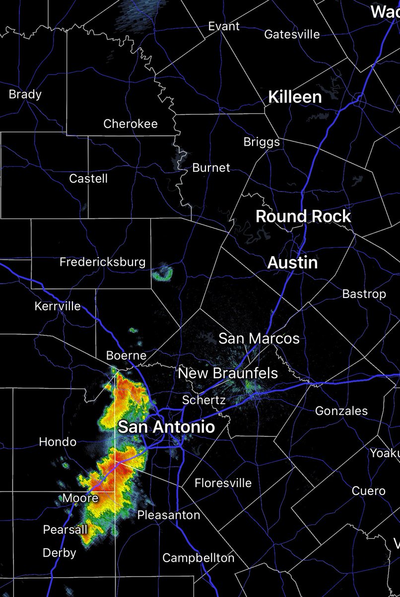 GraceThorntonWX's tweet image. Awesome shot of anvil/overshooting top of this thunderstorm down in Bexar County tonight 🌩️