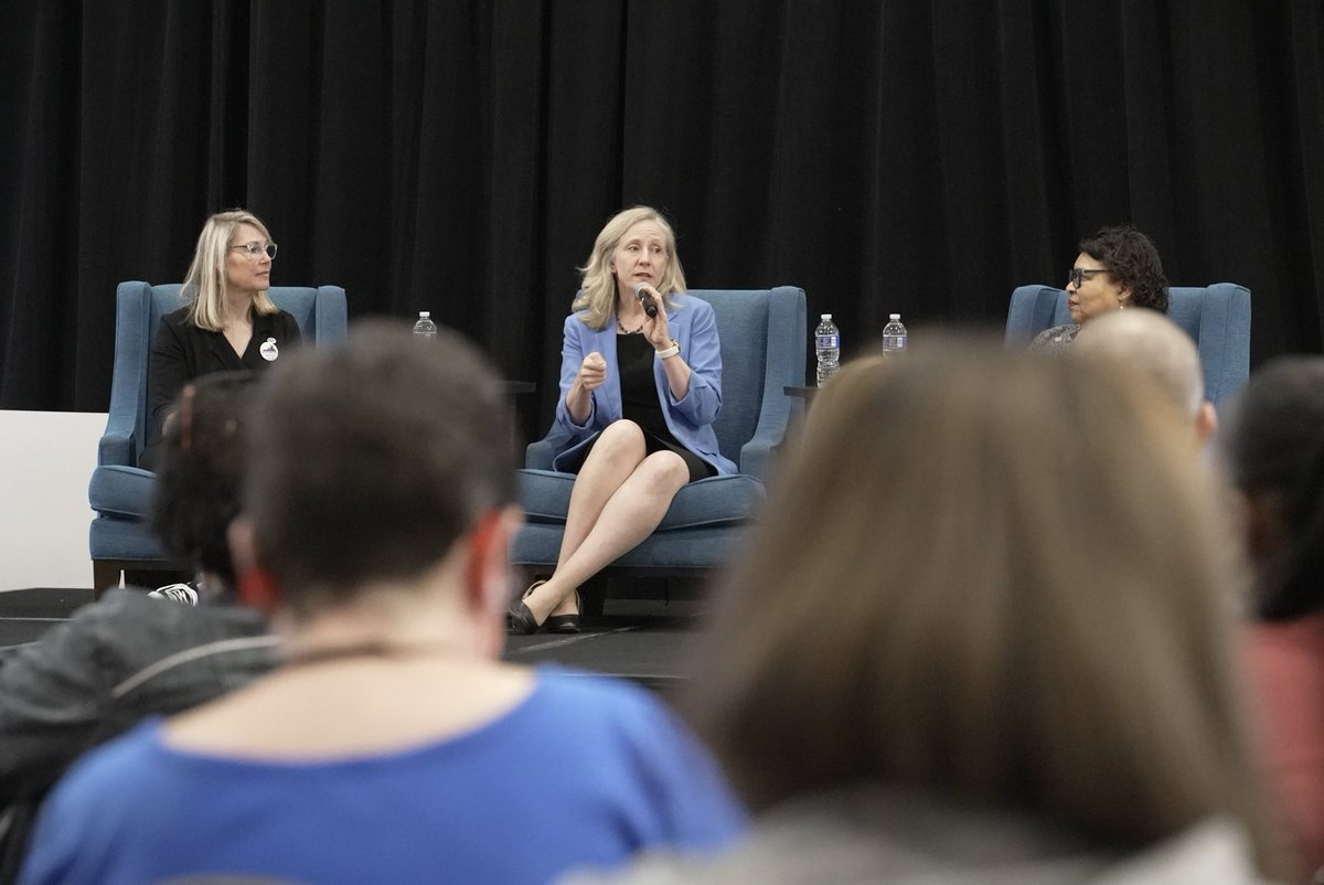 SpanbergerForVA's tweet image. It was great to speak with members of @VEA4Kids tonight!
As the mom of three kids in Virginia schools, I know the importance of our educators in preparing the next generation of Virginians for success.
