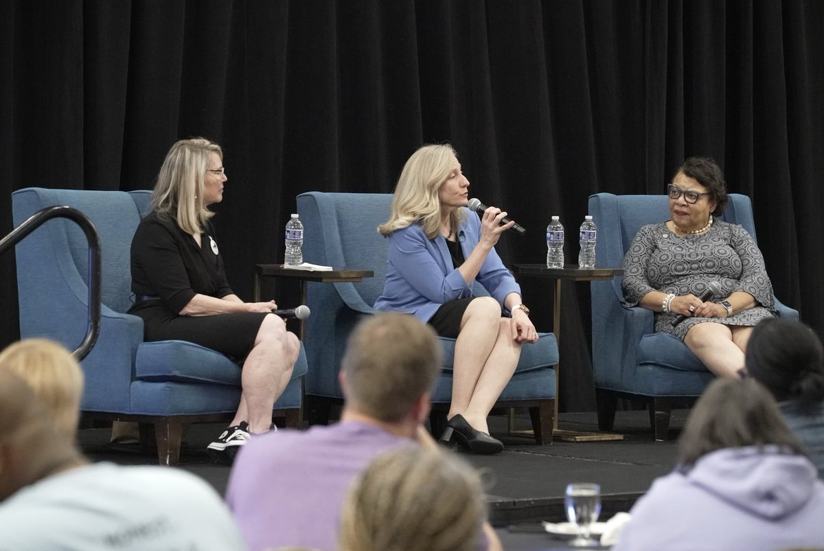 SpanbergerForVA's tweet image. It was great to speak with members of @VEA4Kids tonight!
As the mom of three kids in Virginia schools, I know the importance of our educators in preparing the next generation of Virginians for success.