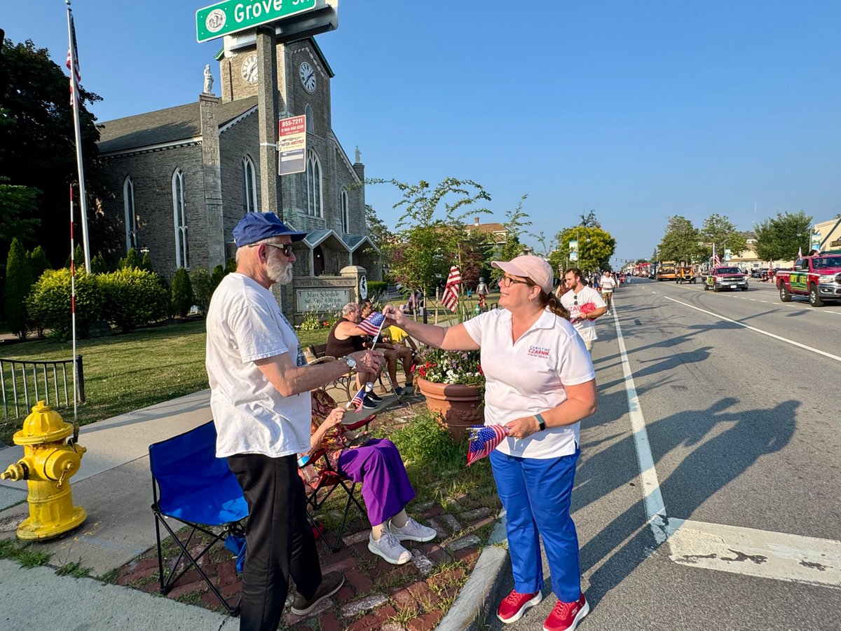 CzarnikForErie's tweet image. What an incredible evening at the Old Home Days Parade! Thank you to everyone who came out, waved hello, and showed your support. It was great meeting so many of you and handing out flags to kids and families along the parade route! 🇺🇸