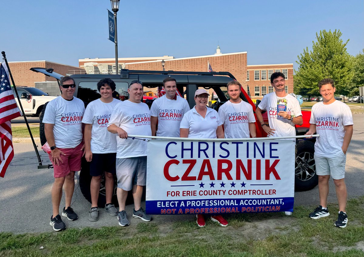 CzarnikForErie's tweet image. What an incredible evening at the Old Home Days Parade! Thank you to everyone who came out, waved hello, and showed your support. It was great meeting so many of you and handing out flags to kids and families along the parade route! 🇺🇸