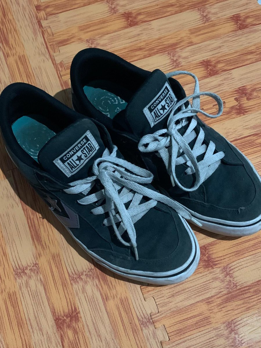 babewearx's tweet photo. #UGDforPSS1976 #ugdforpss 
di jual cepat kanggo sangu ngetan
uk 41 ori tuku store converse
minus
-tag belakang
-kotor
-kerdus rusak
izin tag @UGDforPSS1976 @JanganGoyah https://t.co/LNNp9HFJae