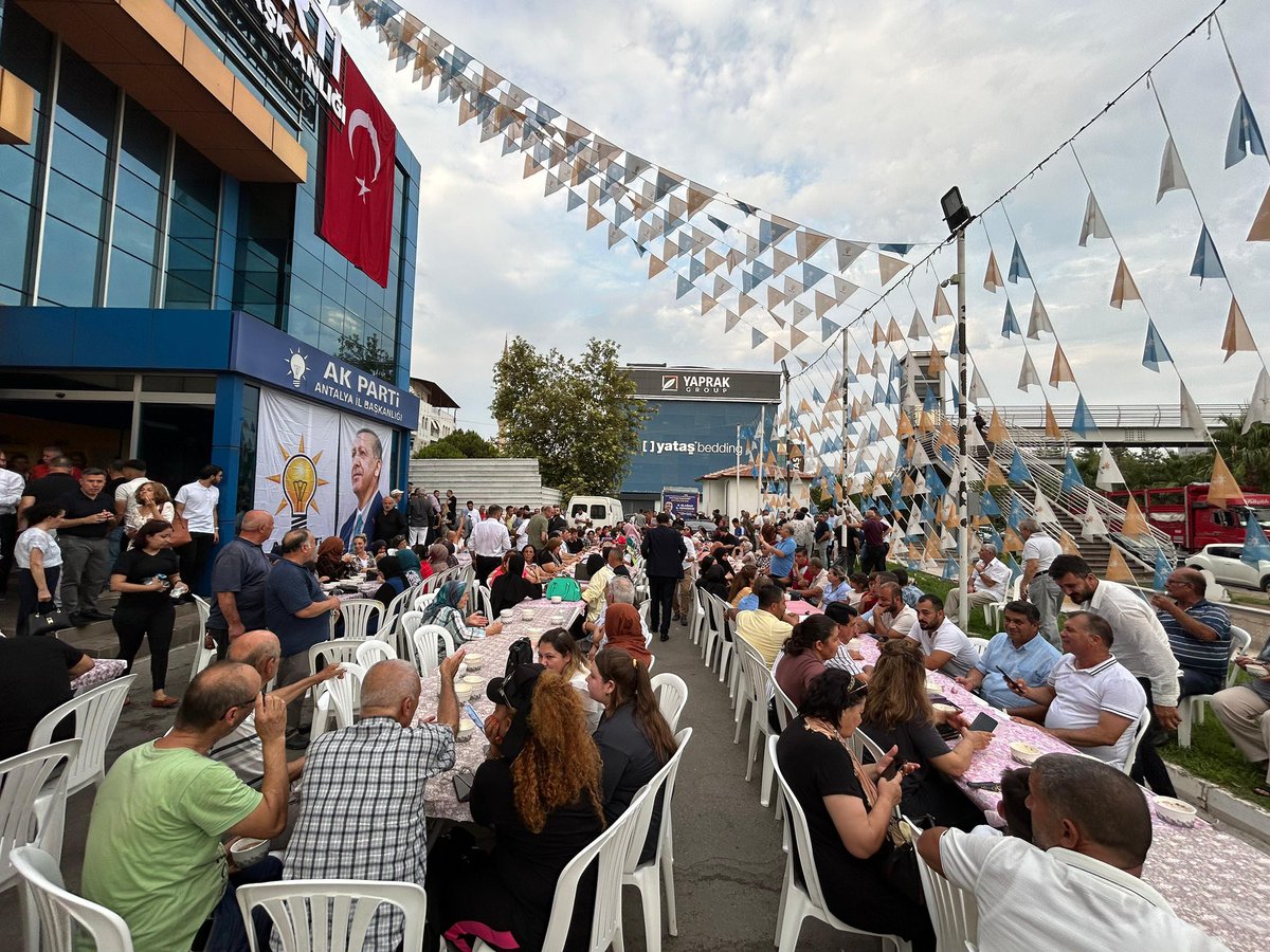 📍Antalya İl Başkanlığı

Muharrem Ayı’nın bereketini, paylaşmanın güzelliğini aşure ikramımızla taçlandırdık. 

İl Başkanlığımızda bir araya geldiğimiz kıymetli hemşehrilerimizle aynı sofrayı paylaşmanın huzurunu yaşadık.

Rabbim, kardeşliğimizi ve birlik duygumuzu daim eylesin.
