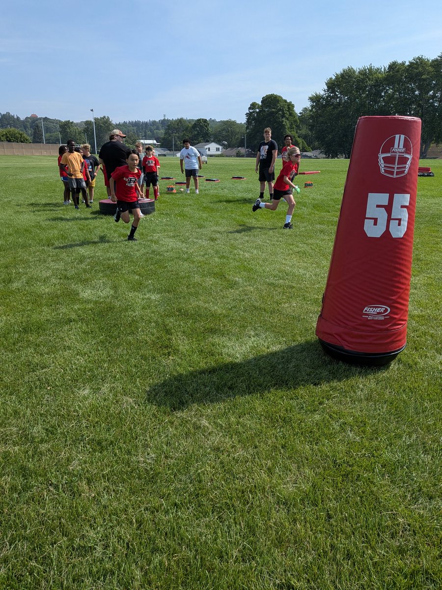 JMRocketFB's tweet image. Day 2 did not let us down, kids were FLYING around and even getting after our coaches in some of the competition drills!