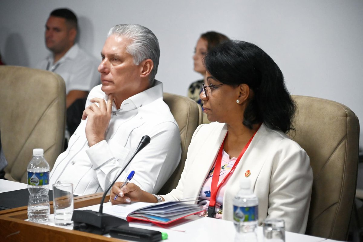 🗣️ | Esa valentía, esa ética, tiene a mi modo de ver dos componentes fundamentales de lo que Hart escribió como elementos de hacer política en #Cuba en tiempos de Revolución: uno es el derecho como expresión de justicia social y el otro es la ética como expresión de la verdad.