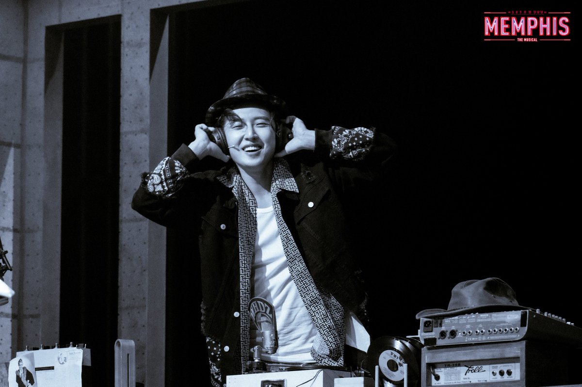 ｜공연사진｜ #멤피스

𝗠𝗨𝗦𝗜𝗖𝗔𝗟 𝗠𝗘𝗠𝗣𝗛𝗜𝗦🎙️

휴이 𝗛𝘂𝗲𝘆
고은성

뮤지컬 <멤피스>
2025.06.17-09.21
충무아트센터 대극장