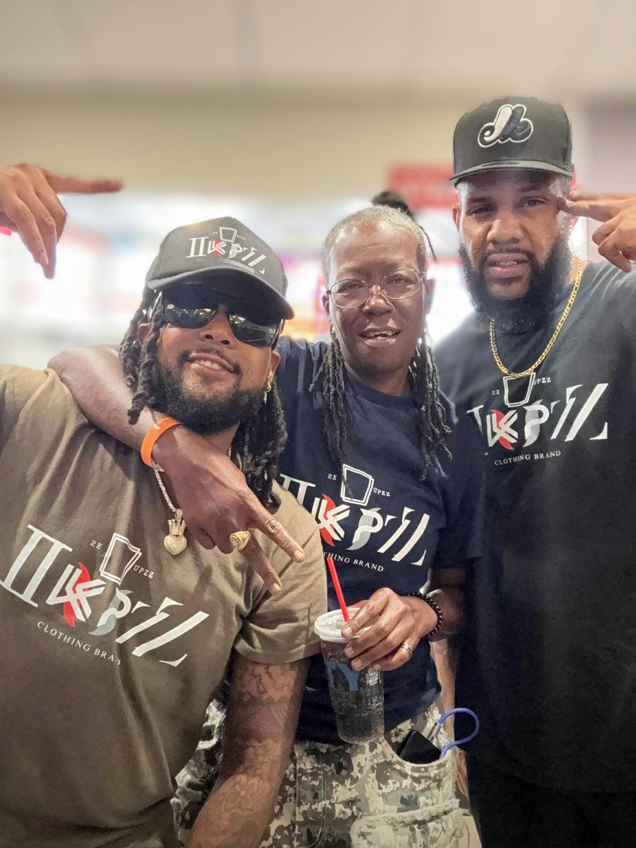 BluDaBrand's tweet photo. Positive energy moves mountains... coming to a city near you sooner than you think lol #tourseason #thefrontporchtour #tourlife
#musicandmovies #artist #artistlife #rapper #singer #singingrapper #otr #citytocity #statetostate #celebritylifestyle https://t.co/6gXX7wdt2Y