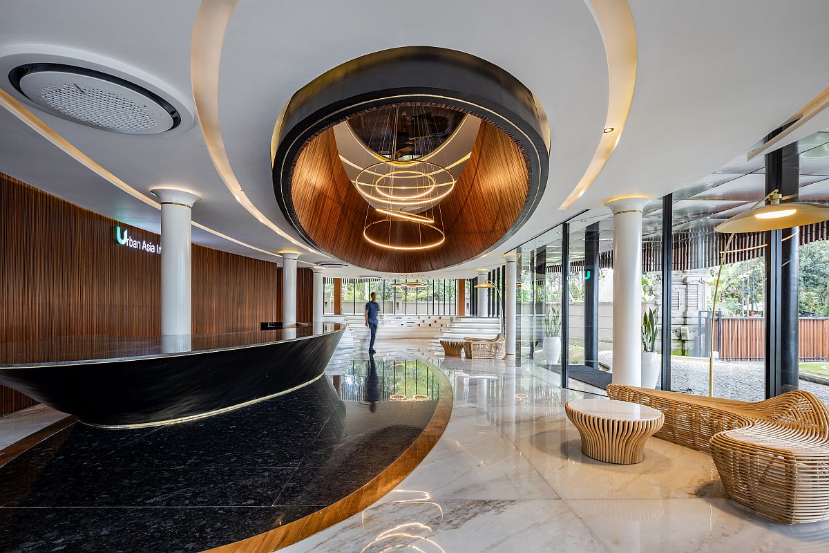 buildingid's tweet photo. Inspired by the fluid beauty of water, DDAP Architect designed an office in Bali that captures the rhythm of ocean waves through architecture. https://t.co/bpQz1qlvrx 
#BaliArchitecture #BiophilicDesign #WaveInspired #ModernArchitecture #OfficeDesign https://t.co/fJ8RmMpECE
