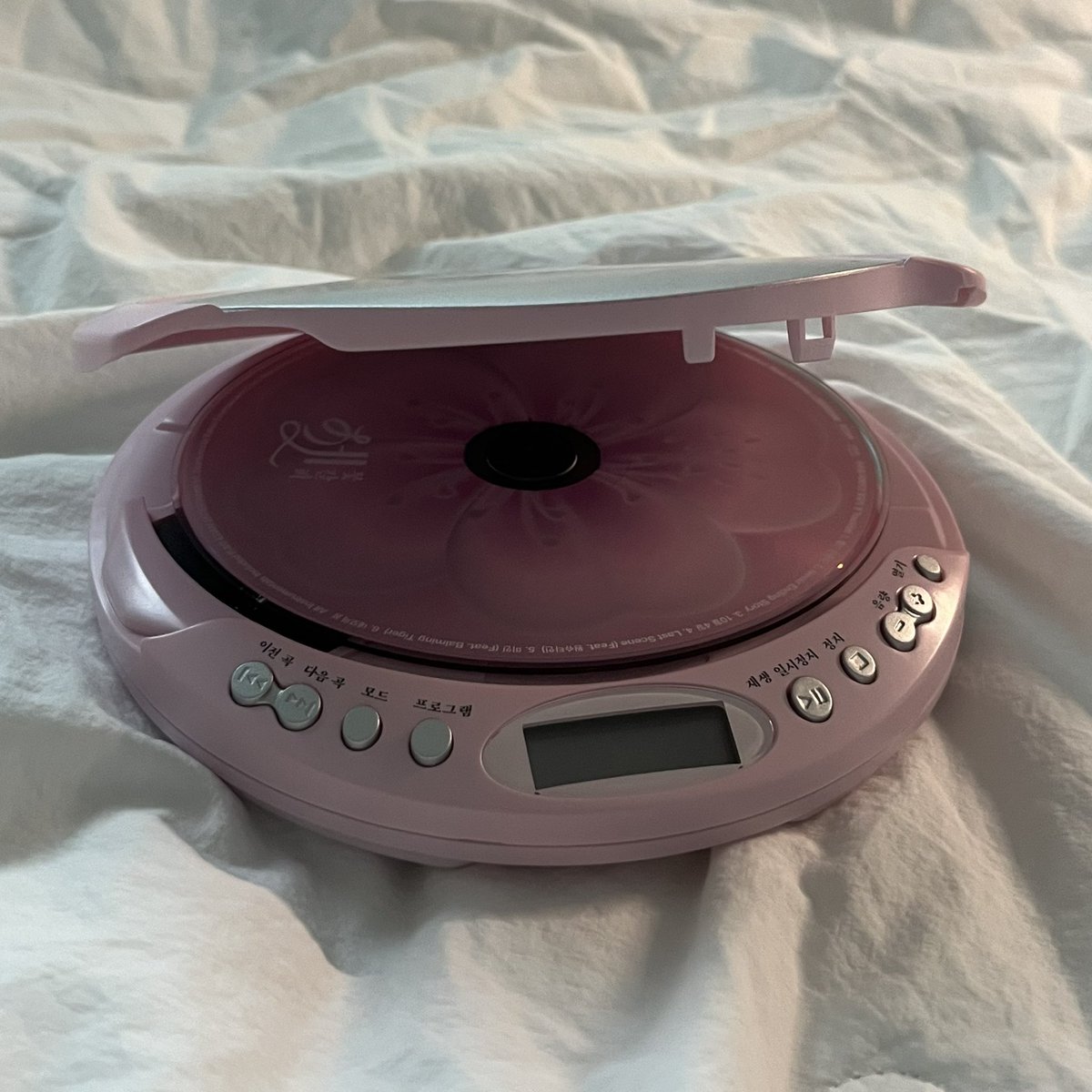 moment_7l tweet media