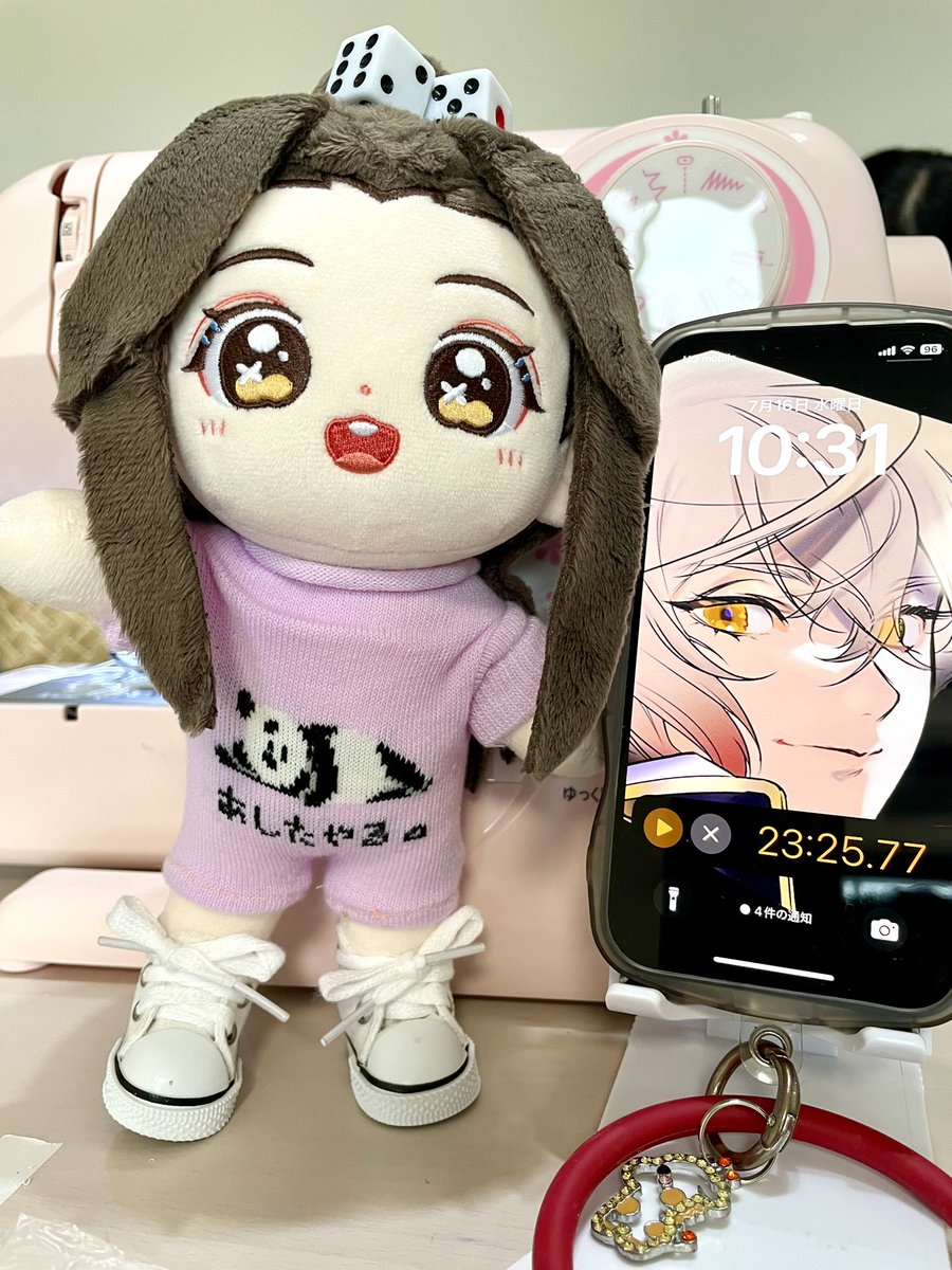 本日 午前中が締切の仕事があるのに
ど———しても、気分が乗らなくて...

  ＼靴下ﾀｲﾂ作り タイムトライアル⏰／

古いミシンなので、変な油（?）出てきたり
アクシデントもあったけど
手縫いより早くて丈夫そう⤴︎⤴︎

のーてんきなお顔×メッセージで
気持ちがほんわか🫧

天官賜福🤜🏻🫷🏻