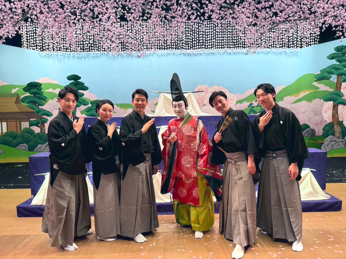#刀剣乱舞歌舞伎 【#東鑑雪魔縁】
本日11日目。《源仲章》《#異界の嫗》のお二役 #市川蔦之助 丈。今作でも悪巧み…しかし味わい深い…推しです！精四郎丈との異界コンビもっと観たい！

カーテンコールの最後に写真撮影可、自由に大向こうをかけれる時間がございます。刀剣男士の皆様も楽しそうです♡