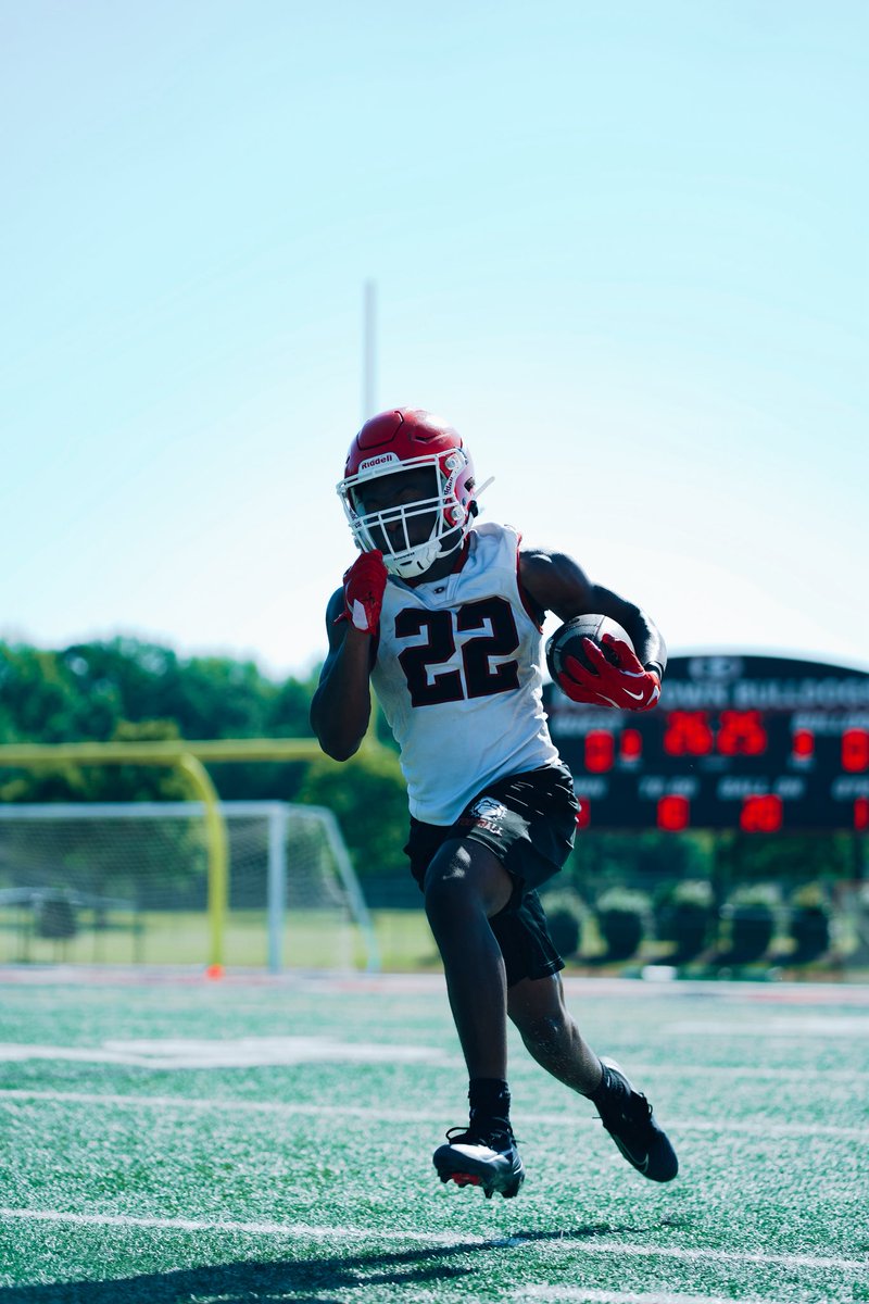 jamarihare's tweet image. OTAs vs Newton ‼️ @kevontglenn @EricSwinney 🐶💪🏾