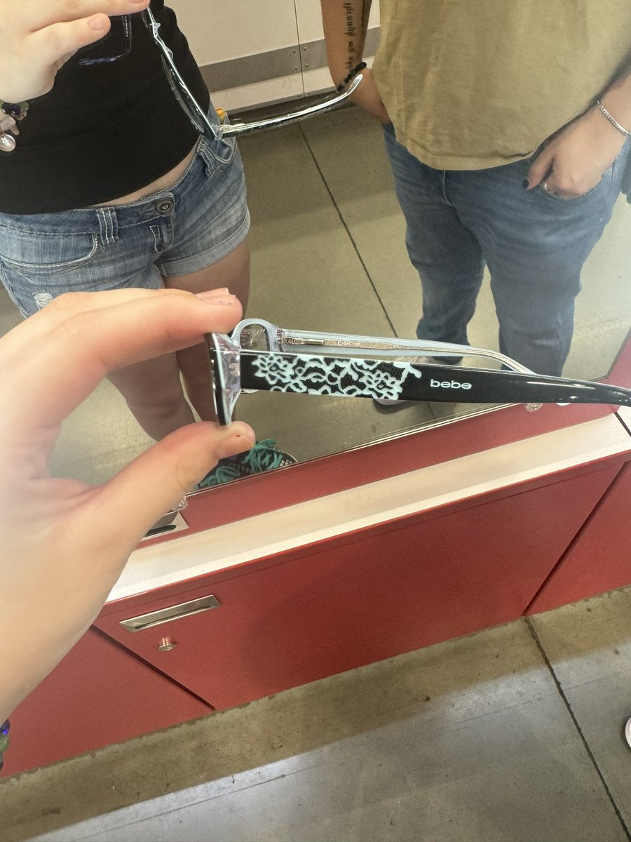 cqurtknee's tweet image. The cutest glasses I have ever seen do I buy…